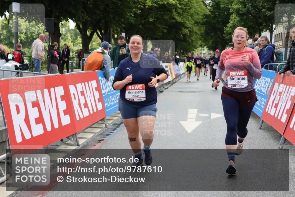 14.06.2026 - REWE Women's Run Strokosch-Dieckow http://msf.ph/oto/9787610 14.06.2026 10:18:03 Ziel 10316, 10456, 10797, 10807, 10877, 10941 meine-sportfotos.de