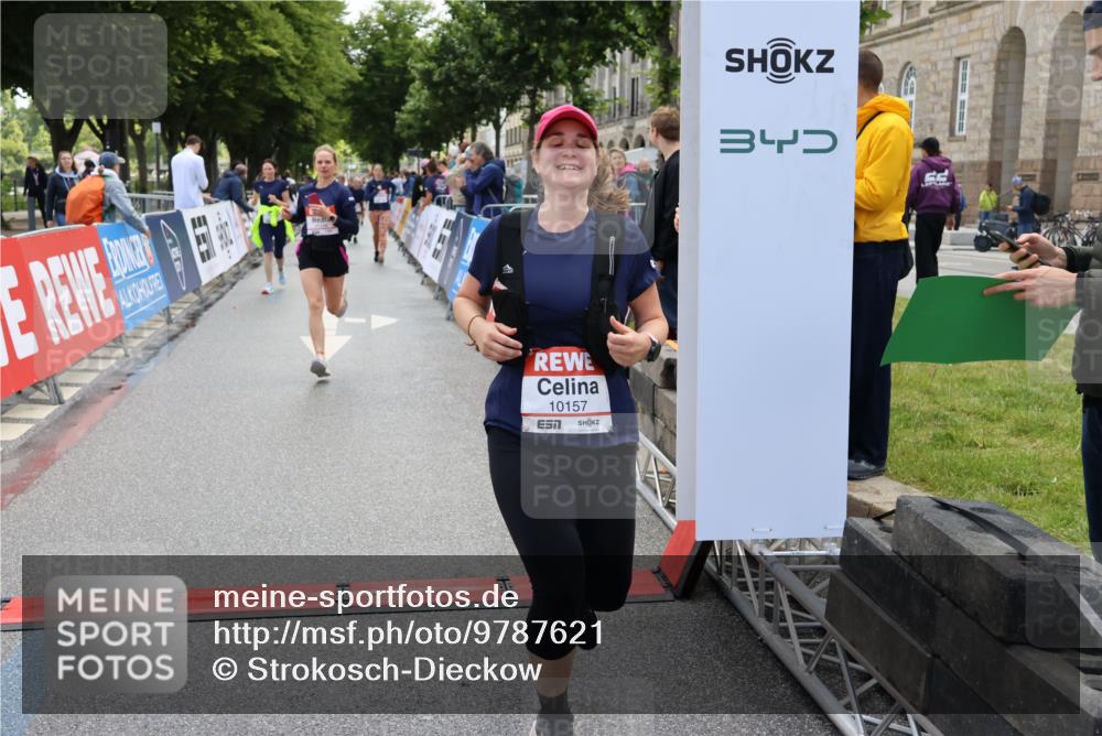 14.06.2026 - REWE Women's Run Strokosch-Dieckow http://msf.ph/oto/9787621 14.06.2026 10:18:11 Ziel 10157, 10456, 10941, 11449 meine-sportfotos.de