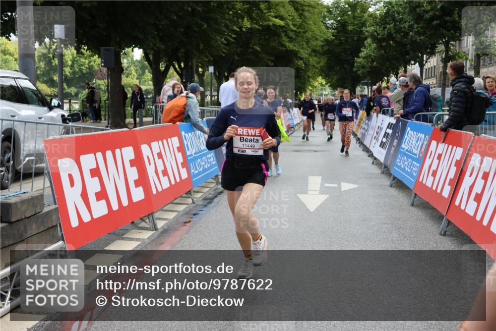 14.06.2026 - REWE Women's Run Strokosch-Dieckow http://msf.ph/oto/9787622 14.06.2026 10:18:11 Ziel 10157, 10456, 10941, 11449 meine-sportfotos.de