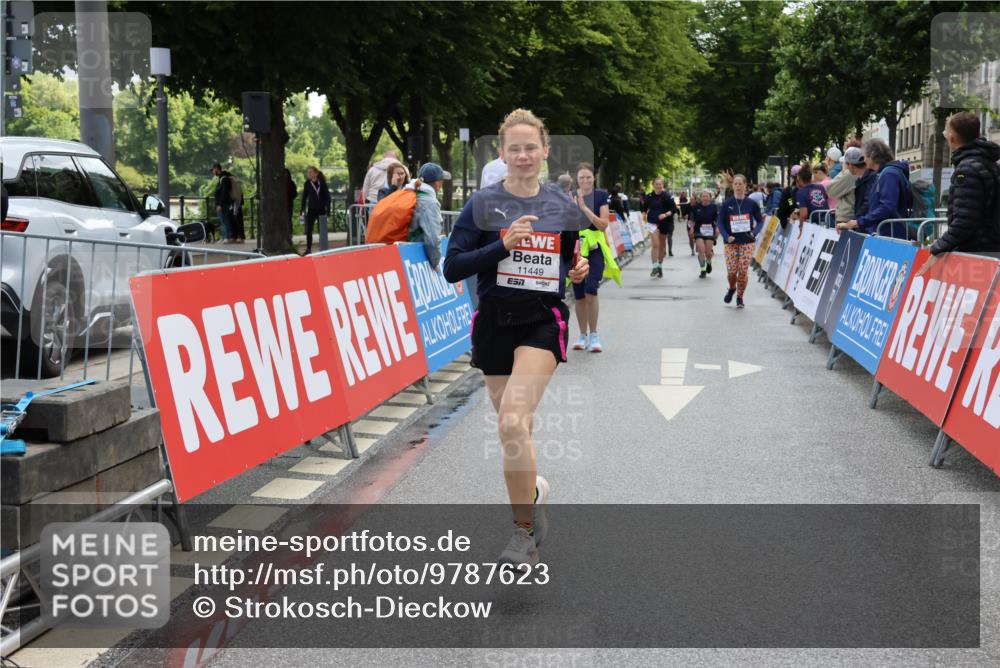 14.06.2026 - REWE Women's Run Strokosch-Dieckow http://msf.ph/oto/9787623 14.06.2026 10:18:12 Ziel 10157, 10456, 10941, 11189, 11449 meine-sportfotos.de