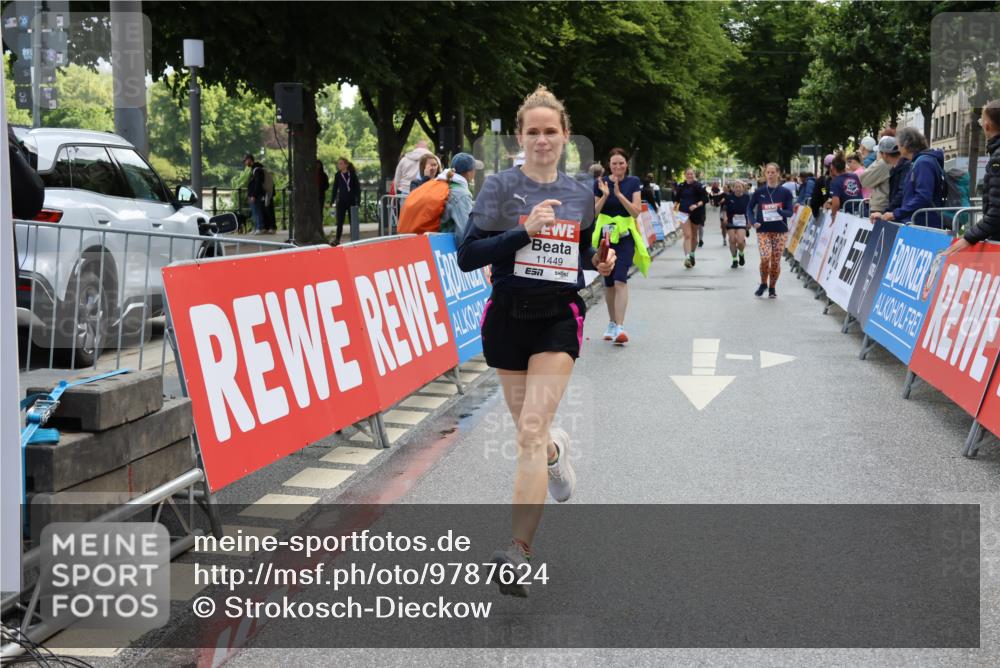 14.06.2026 - REWE Women's Run Strokosch-Dieckow http://msf.ph/oto/9787624 14.06.2026 10:18:12 Ziel 10157, 10456, 10941, 11189, 11449 meine-sportfotos.de