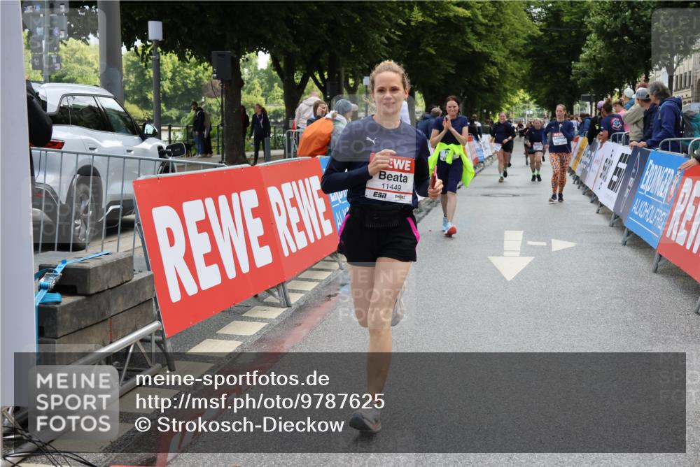 14.06.2026 - REWE Women's Run Strokosch-Dieckow http://msf.ph/oto/9787625 14.06.2026 10:18:12 Ziel 10157, 10456, 10941, 11189, 11449 meine-sportfotos.de