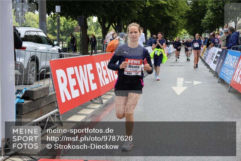 14.06.2026 - REWE Women's Run Strokosch-Dieckow http://msf.ph/oto/9787626 14.06.2026 10:18:12 Ziel 10157, 10456, 10941, 11189, 11449 meine-sportfotos.de