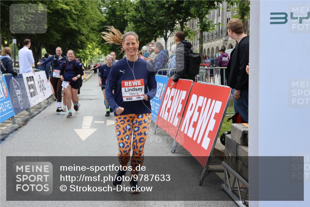 14.06.2026 - REWE Women's Run Strokosch-Dieckow http://msf.ph/oto/9787633 14.06.2026 10:18:18 Ziel 10157, 10515, 10707, 10851, 10865, 10866, 11189, 11314, 11449 meine-sportfotos.de