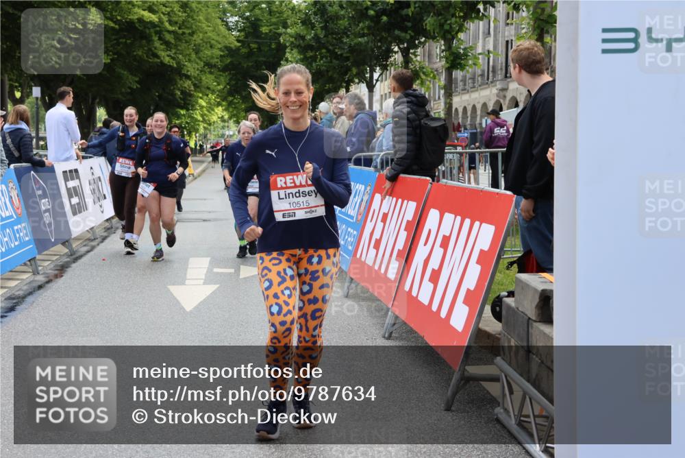 14.06.2026 - REWE Women's Run Strokosch-Dieckow http://msf.ph/oto/9787634 14.06.2026 10:18:18 Ziel 10157, 10515, 10707, 10851, 10865, 10866, 11189, 11314, 11449 meine-sportfotos.de