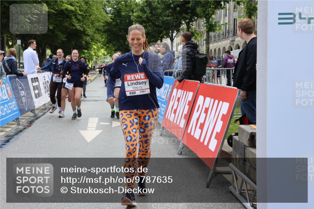 14.06.2026 - REWE Women's Run Strokosch-Dieckow http://msf.ph/oto/9787635 14.06.2026 10:18:18 Ziel 10157, 10515, 10707, 10851, 10865, 10866, 11189, 11314, 11449 meine-sportfotos.de
