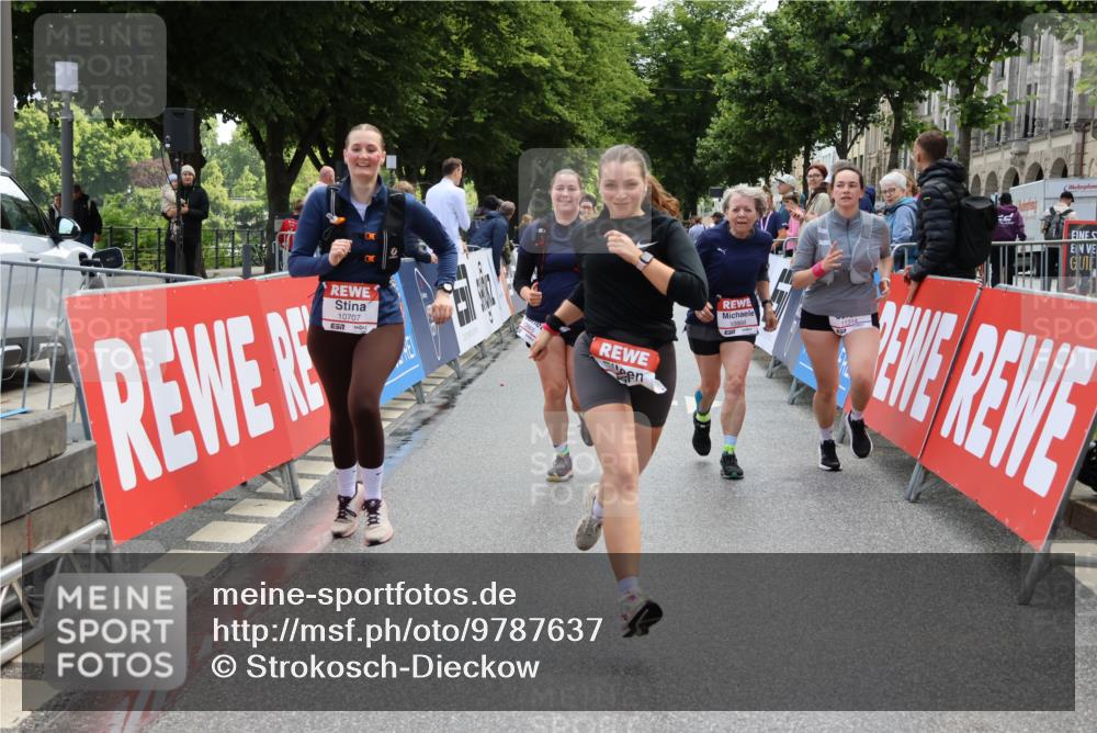14.06.2026 - REWE Women's Run Strokosch-Dieckow http://msf.ph/oto/9787637 14.06.2026 10:18:20 Ziel 10515, 10707, 10851, 10865, 10866, 11189, 11314, 11449 meine-sportfotos.de
