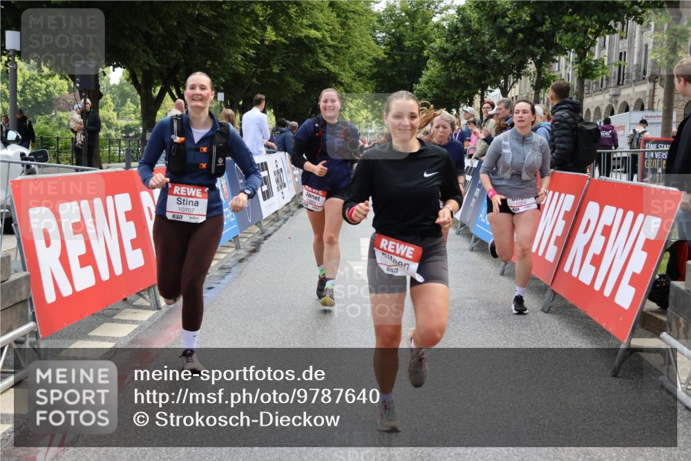 14.06.2026 - REWE Women's Run Strokosch-Dieckow http://msf.ph/oto/9787640 14.06.2026 10:18:21 Ziel 10515, 10707, 10851, 10865, 10866, 11189, 11314 meine-sportfotos.de