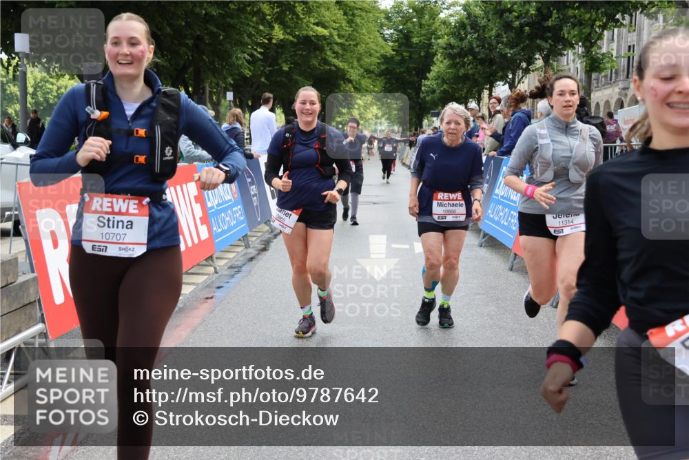 14.06.2026 - REWE Women's Run Strokosch-Dieckow http://msf.ph/oto/9787642 14.06.2026 10:18:21 Ziel 10515, 10707, 10851, 10865, 10866, 11189, 11314 meine-sportfotos.de