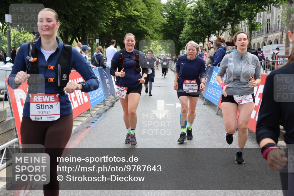 14.06.2026 - REWE Women's Run Strokosch-Dieckow http://msf.ph/oto/9787643 14.06.2026 10:18:21 Ziel 10515, 10707, 10851, 10865, 10866, 11189, 11314 meine-sportfotos.de