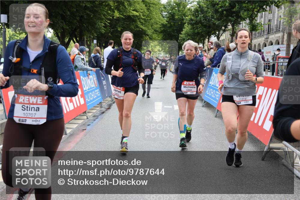 14.06.2026 - REWE Women's Run Strokosch-Dieckow http://msf.ph/oto/9787644 14.06.2026 10:18:21 Ziel 10515, 10707, 10851, 10865, 10866, 11189, 11314 meine-sportfotos.de