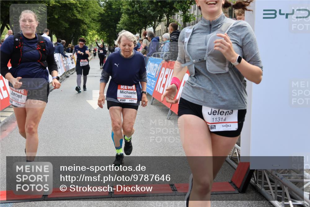 14.06.2026 - REWE Women's Run Strokosch-Dieckow http://msf.ph/oto/9787646 14.06.2026 10:18:22 Ziel 10141, 10515, 10707, 10851, 10865, 10866, 11189, 11314 meine-sportfotos.de