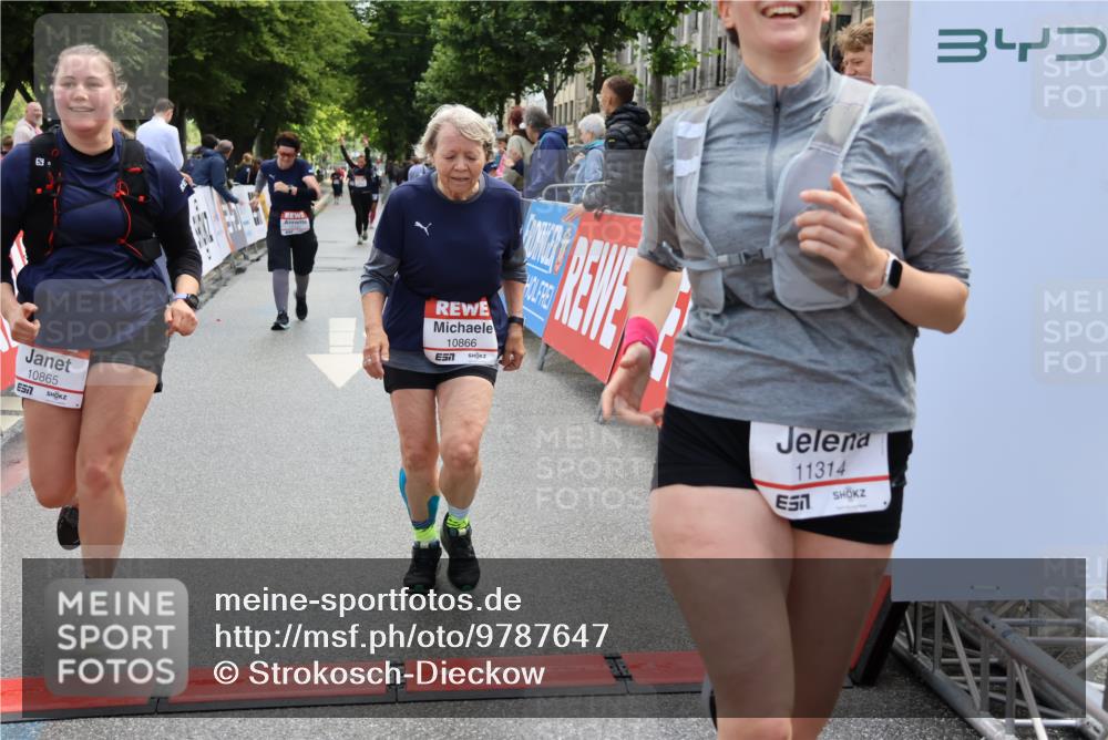 14.06.2026 - REWE Women's Run Strokosch-Dieckow http://msf.ph/oto/9787647 14.06.2026 10:18:22 Ziel 10141, 10515, 10707, 10851, 10865, 10866, 11189, 11314 meine-sportfotos.de