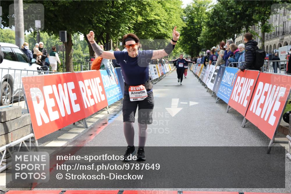 14.06.2026 - REWE Women's Run Strokosch-Dieckow http://msf.ph/oto/9787649 14.06.2026 10:18:26 Ziel 10141, 10515, 10707, 10851, 10865, 10866, 11314 meine-sportfotos.de