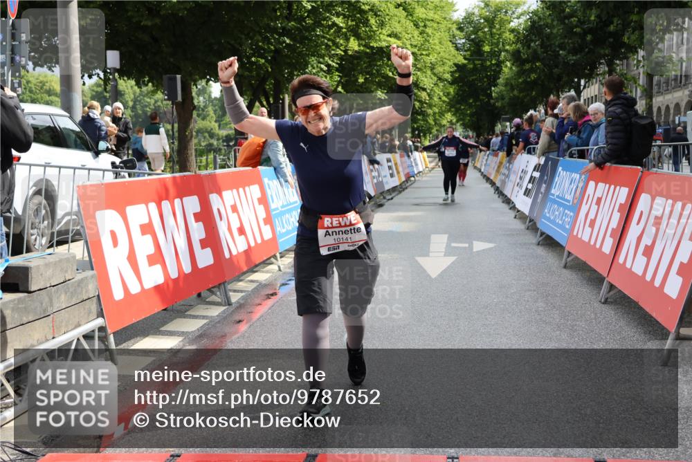 14.06.2026 - REWE Women's Run Strokosch-Dieckow http://msf.ph/oto/9787652 14.06.2026 10:18:26 Ziel 10141, 10515, 10707, 10851, 10865, 10866, 11314 meine-sportfotos.de