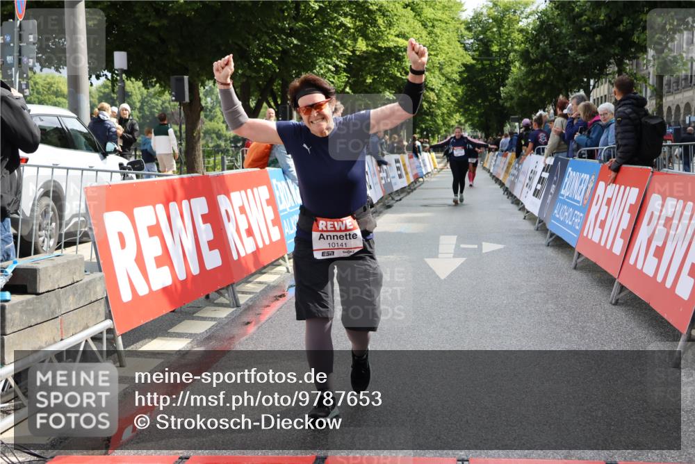 14.06.2026 - REWE Women's Run Strokosch-Dieckow http://msf.ph/oto/9787653 14.06.2026 10:18:26 Ziel 10141, 10515, 10707, 10851, 10865, 10866, 11314 meine-sportfotos.de