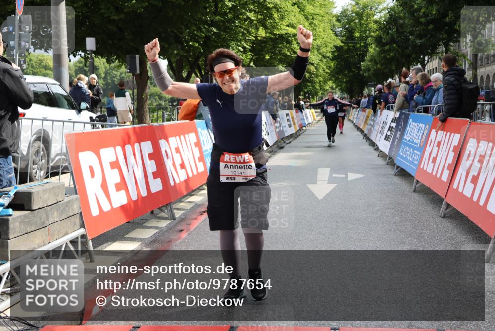 14.06.2026 - REWE Women's Run Strokosch-Dieckow http://msf.ph/oto/9787654 14.06.2026 10:18:26 Ziel 10141, 10515, 10707, 10851, 10865, 10866, 11314 meine-sportfotos.de