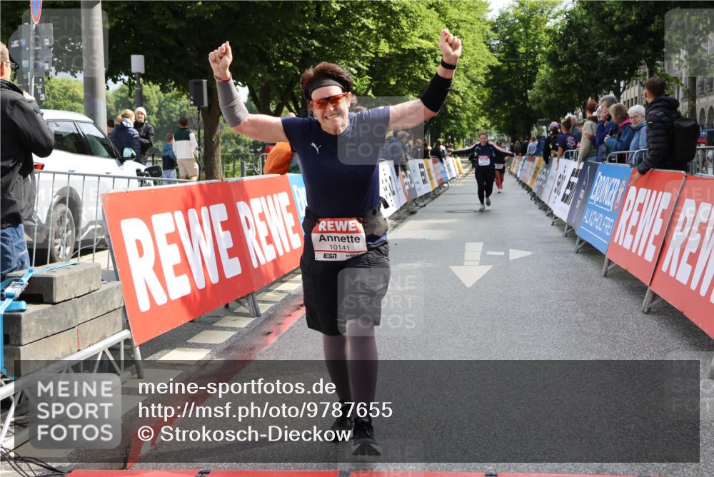14.06.2026 - REWE Women's Run Strokosch-Dieckow http://msf.ph/oto/9787655 14.06.2026 10:18:26 Ziel 10141, 10515, 10707, 10851, 10865, 10866, 11314 meine-sportfotos.de