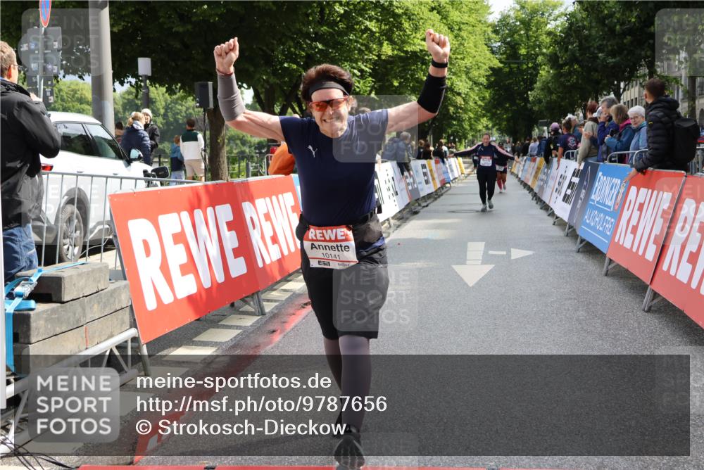 14.06.2026 - REWE Women's Run Strokosch-Dieckow http://msf.ph/oto/9787656 14.06.2026 10:18:26 Ziel 10141, 10515, 10707, 10851, 10865, 10866, 11314 meine-sportfotos.de
