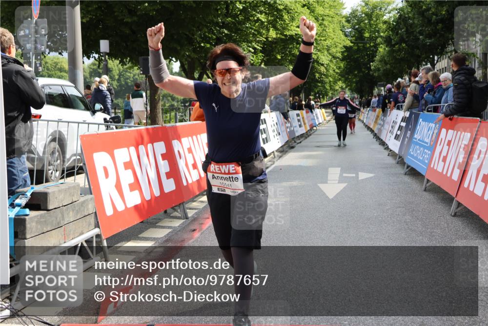14.06.2026 - REWE Women's Run Strokosch-Dieckow http://msf.ph/oto/9787657 14.06.2026 10:18:26 Ziel 10141, 10515, 10707, 10851, 10865, 10866, 11314 meine-sportfotos.de
