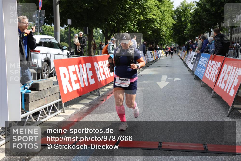 14.06.2026 - REWE Women's Run Strokosch-Dieckow http://msf.ph/oto/9787666 14.06.2026 10:18:37 Ziel 10684, 10864 meine-sportfotos.de