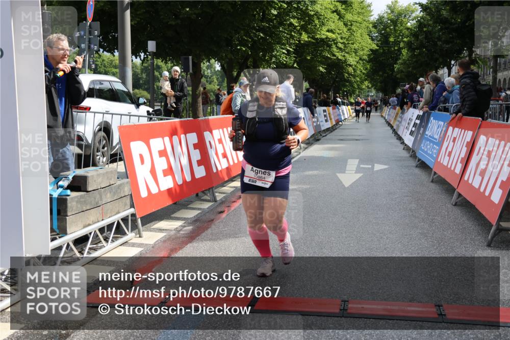 14.06.2026 - REWE Women's Run Strokosch-Dieckow http://msf.ph/oto/9787667 14.06.2026 10:18:37 Ziel 10684, 10864 meine-sportfotos.de