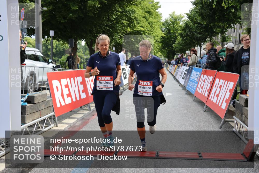 14.06.2026 - REWE Women's Run Strokosch-Dieckow http://msf.ph/oto/9787673 14.06.2026 10:18:51 Ziel 10506, 11100 meine-sportfotos.de