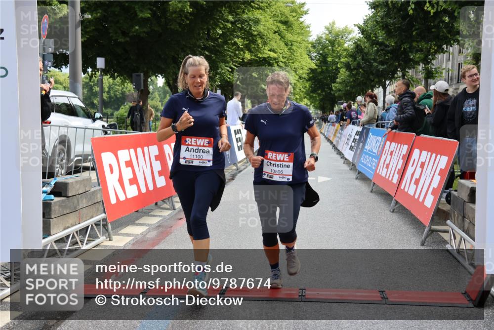 14.06.2026 - REWE Women's Run Strokosch-Dieckow http://msf.ph/oto/9787674 14.06.2026 10:18:51 Ziel 10506, 11100 meine-sportfotos.de