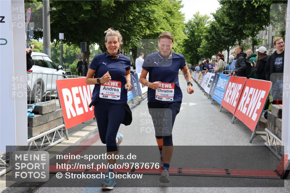 14.06.2026 - REWE Women's Run Strokosch-Dieckow http://msf.ph/oto/9787676 14.06.2026 10:18:51 Ziel 10506, 11100 meine-sportfotos.de
