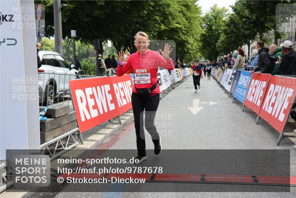 14.06.2026 - REWE Women's Run Strokosch-Dieckow http://msf.ph/oto/9787678 14.06.2026 10:19:05 Ziel 10161 meine-sportfotos.de