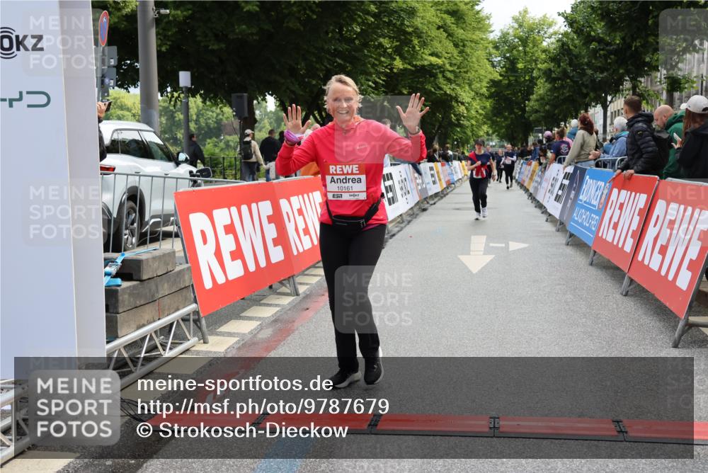 14.06.2026 - REWE Women's Run Strokosch-Dieckow http://msf.ph/oto/9787679 14.06.2026 10:19:05 Ziel 10161 meine-sportfotos.de