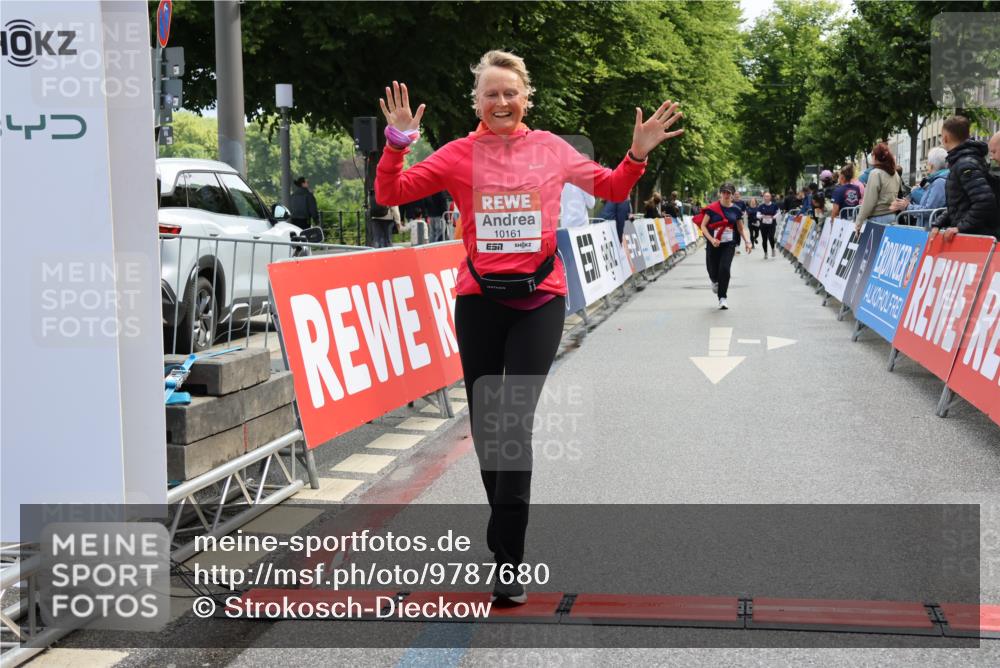 14.06.2026 - REWE Women's Run Strokosch-Dieckow http://msf.ph/oto/9787680 14.06.2026 10:19:05 Ziel 10161 meine-sportfotos.de