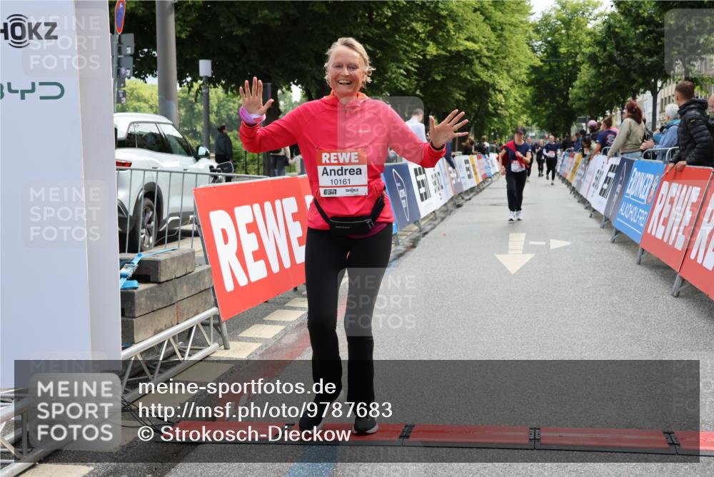14.06.2026 - REWE Women's Run Strokosch-Dieckow http://msf.ph/oto/9787683 14.06.2026 10:19:05 Ziel 10161 meine-sportfotos.de
