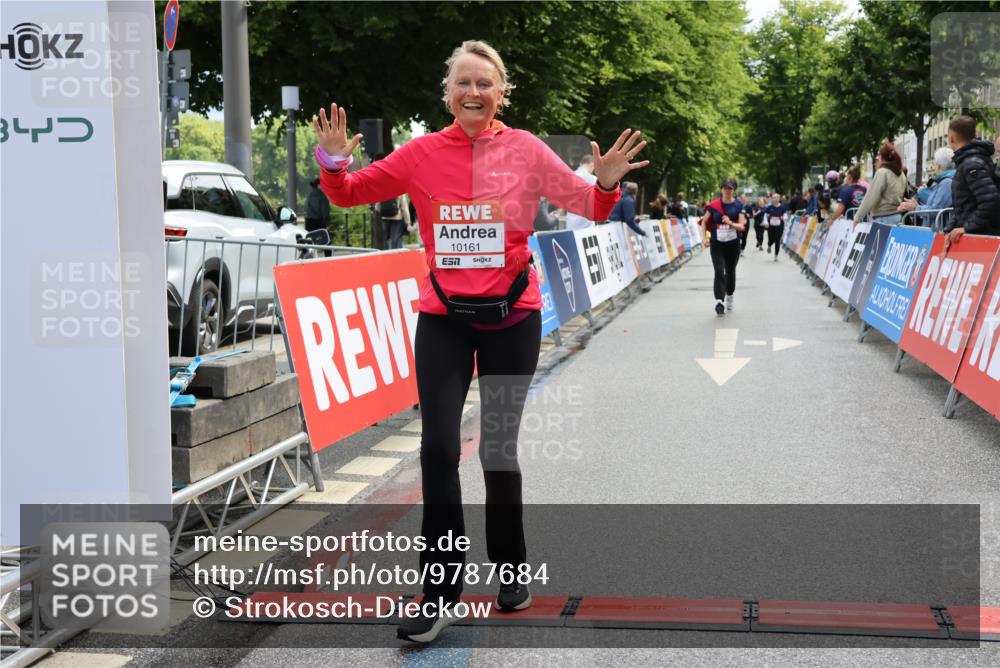 14.06.2026 - REWE Women's Run Strokosch-Dieckow http://msf.ph/oto/9787684 14.06.2026 10:19:05 Ziel 10161 meine-sportfotos.de