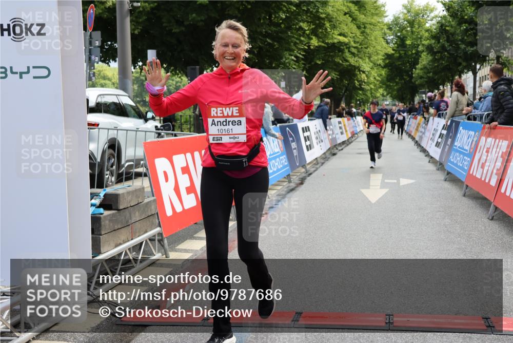 14.06.2026 - REWE Women's Run Strokosch-Dieckow http://msf.ph/oto/9787686 14.06.2026 10:19:05 Ziel 10161 meine-sportfotos.de