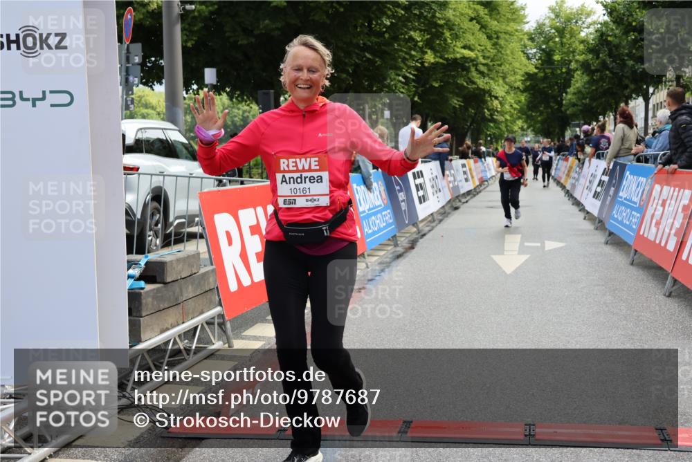 14.06.2026 - REWE Women's Run Strokosch-Dieckow http://msf.ph/oto/9787687 14.06.2026 10:19:05 Ziel 10161 meine-sportfotos.de