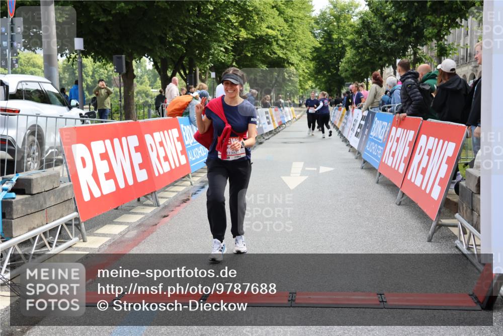 14.06.2026 - REWE Women's Run Strokosch-Dieckow http://msf.ph/oto/9787688 14.06.2026 10:19:10 Ziel 10161, 11392 meine-sportfotos.de