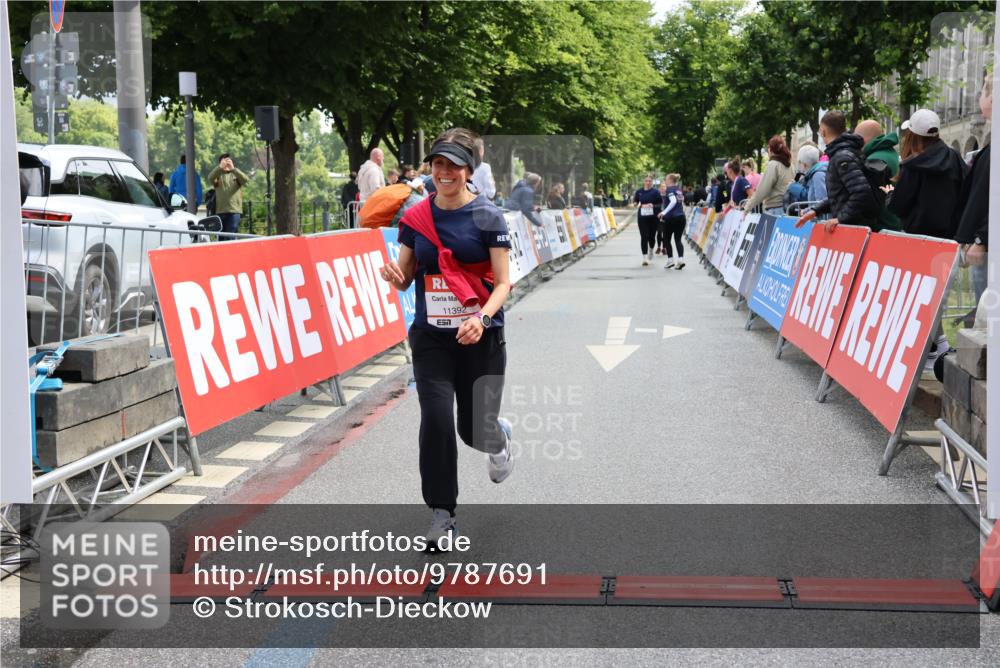 14.06.2026 - REWE Women's Run Strokosch-Dieckow http://msf.ph/oto/9787691 14.06.2026 10:19:10 Ziel 10161, 11392 meine-sportfotos.de