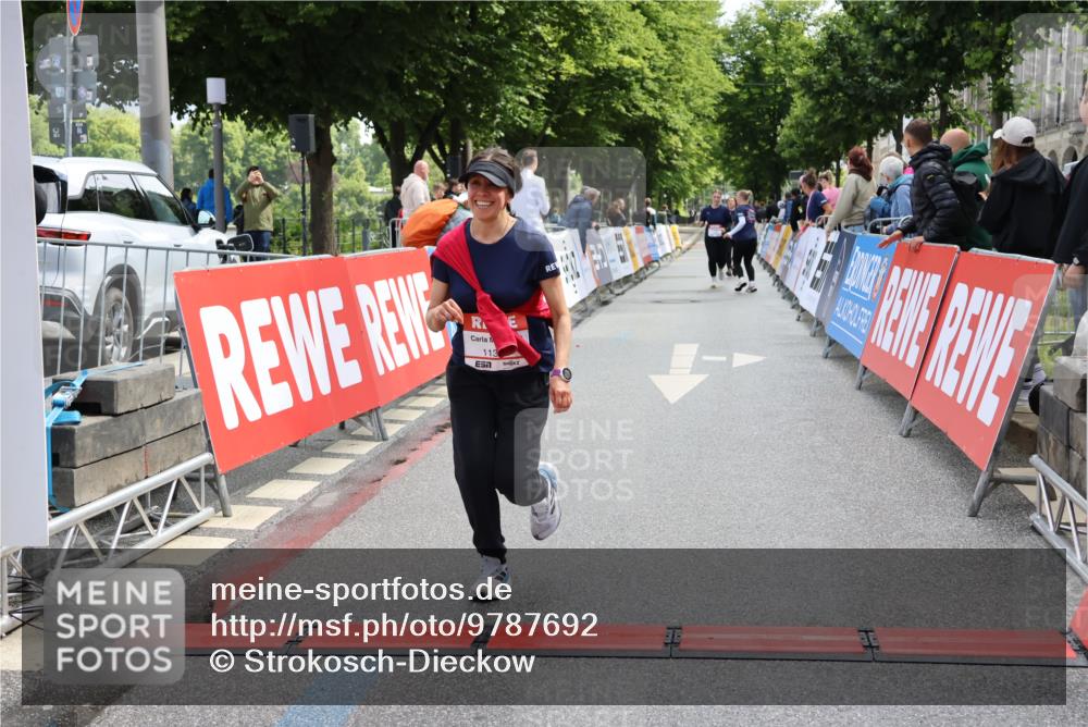 14.06.2026 - REWE Women's Run Strokosch-Dieckow http://msf.ph/oto/9787692 14.06.2026 10:19:10 Ziel 10161, 11392 meine-sportfotos.de