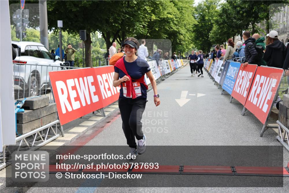 14.06.2026 - REWE Women's Run Strokosch-Dieckow http://msf.ph/oto/9787693 14.06.2026 10:19:10 Ziel 10161, 11392 meine-sportfotos.de