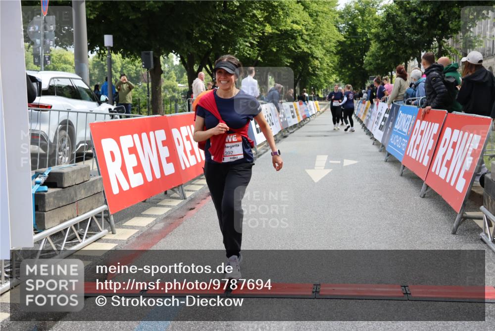 14.06.2026 - REWE Women's Run Strokosch-Dieckow http://msf.ph/oto/9787694 14.06.2026 10:19:10 Ziel 10161, 11392 meine-sportfotos.de