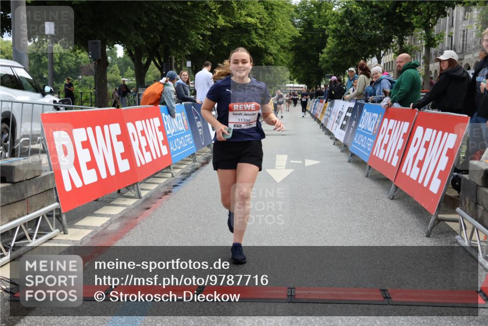 14.06.2026 - REWE Women's Run Strokosch-Dieckow http://msf.ph/oto/9787716 14.06.2026 10:19:53 Ziel 11394 meine-sportfotos.de