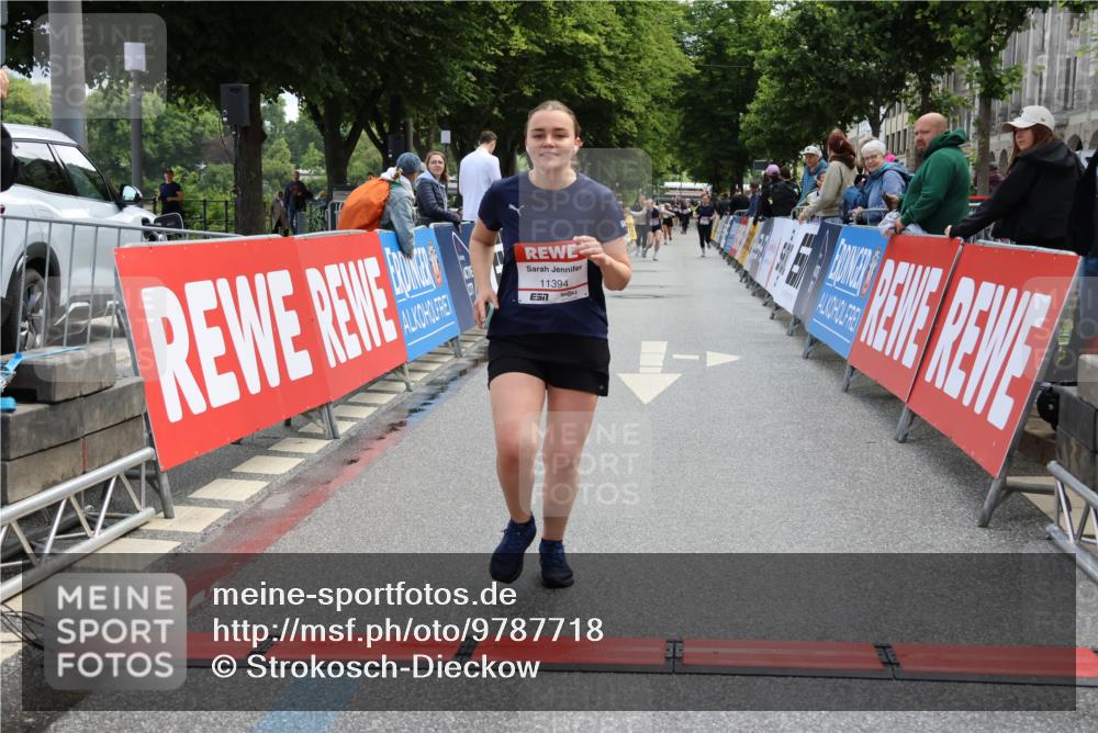 14.06.2026 - REWE Women's Run Strokosch-Dieckow http://msf.ph/oto/9787718 14.06.2026 10:19:53 Ziel 11394 meine-sportfotos.de