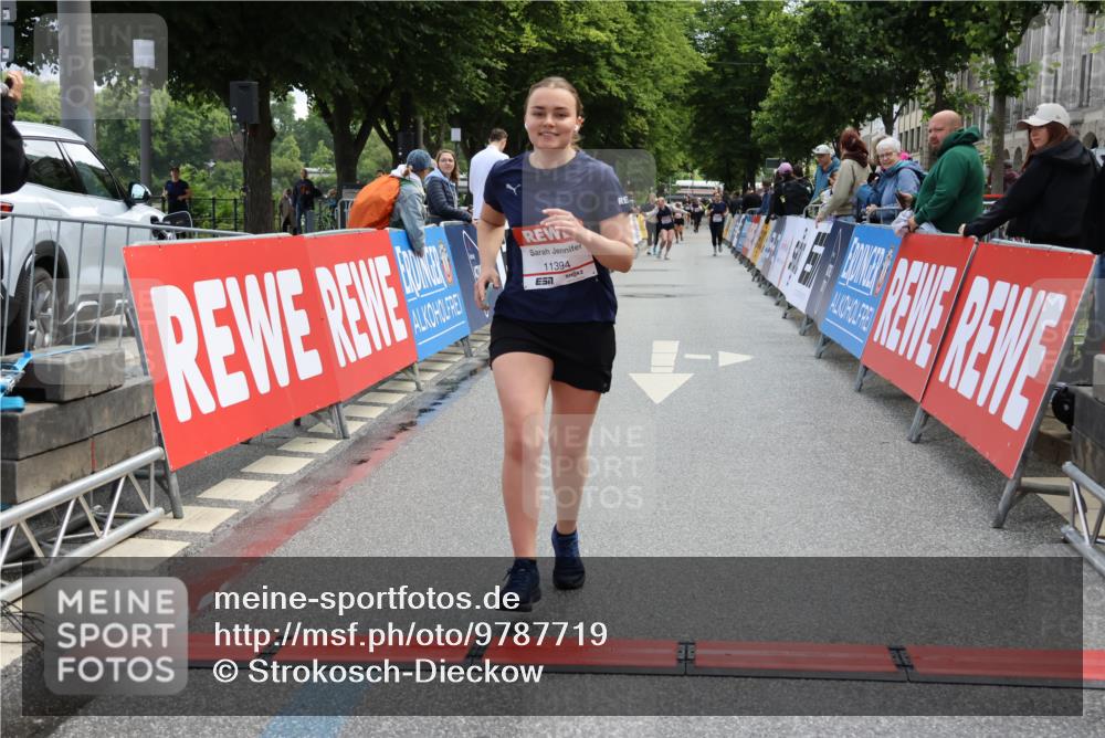 14.06.2026 - REWE Women's Run Strokosch-Dieckow http://msf.ph/oto/9787719 14.06.2026 10:19:53 Ziel 11394 meine-sportfotos.de