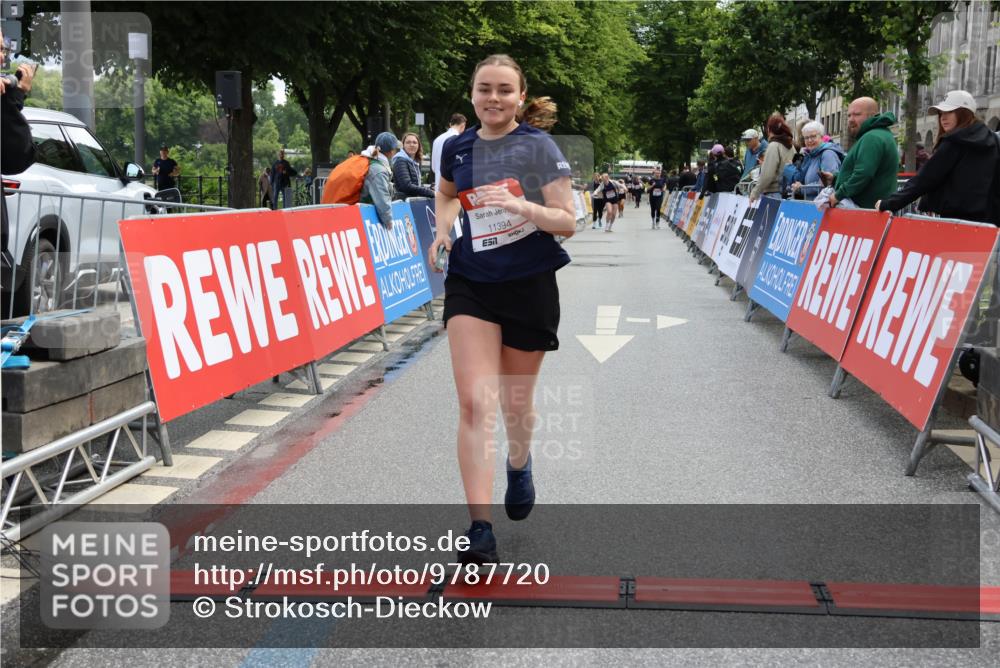 14.06.2026 - REWE Women's Run Strokosch-Dieckow http://msf.ph/oto/9787720 14.06.2026 10:19:53 Ziel 11394 meine-sportfotos.de