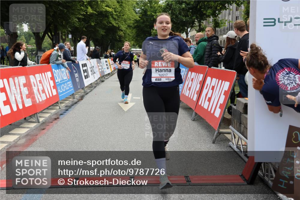14.06.2026 - REWE Women's Run Strokosch-Dieckow http://msf.ph/oto/9787726 14.06.2026 10:20:07 Ziel 10517, 10592, 10748, 11024 meine-sportfotos.de
