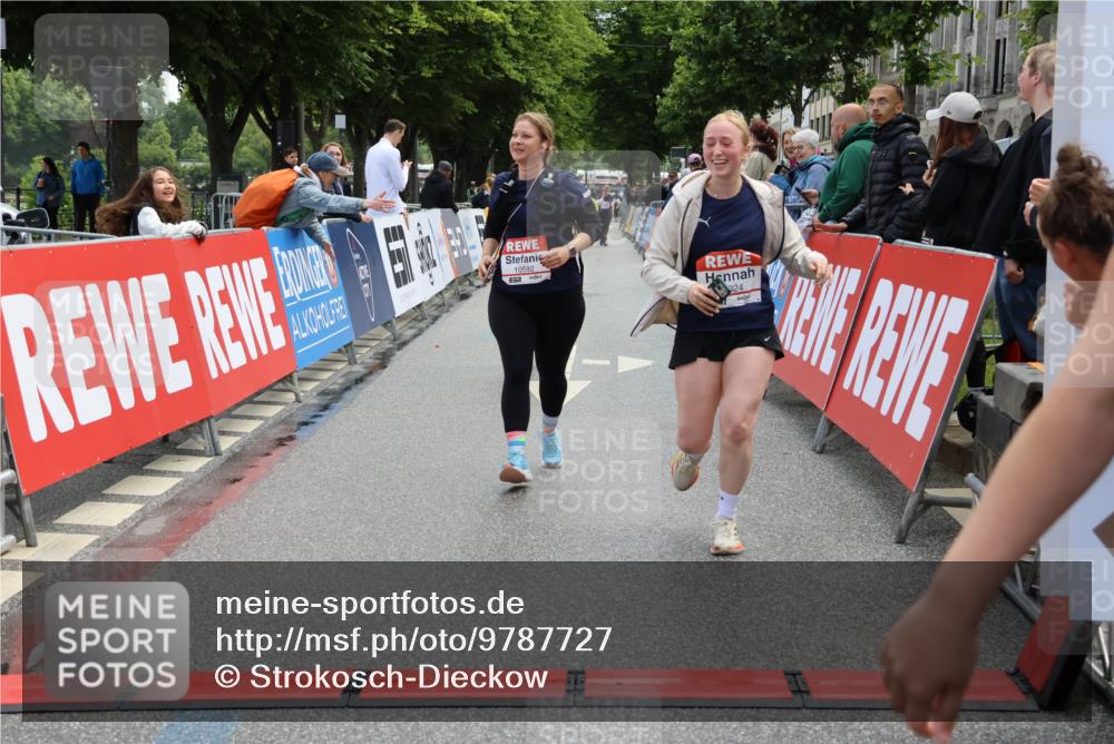 14.06.2026 - REWE Women's Run Strokosch-Dieckow http://msf.ph/oto/9787727 14.06.2026 10:20:09 Ziel 10517, 10592, 10748, 11024 meine-sportfotos.de