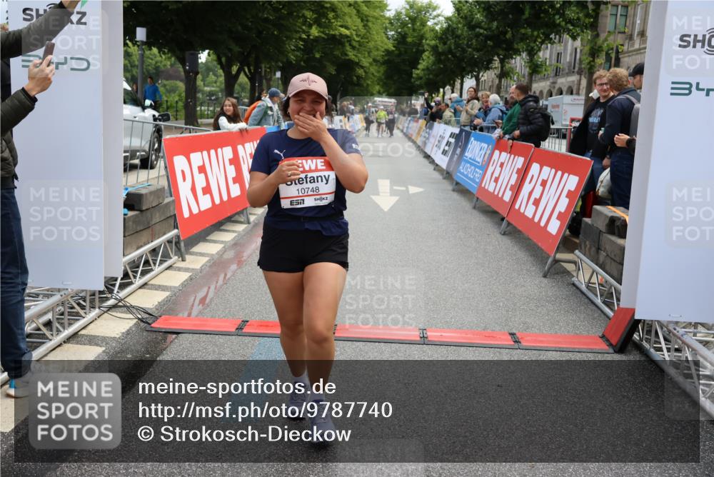 14.06.2026 - REWE Women's Run Strokosch-Dieckow http://msf.ph/oto/9787740 14.06.2026 10:20:12 Ziel 10517, 10592, 10748, 11024 meine-sportfotos.de