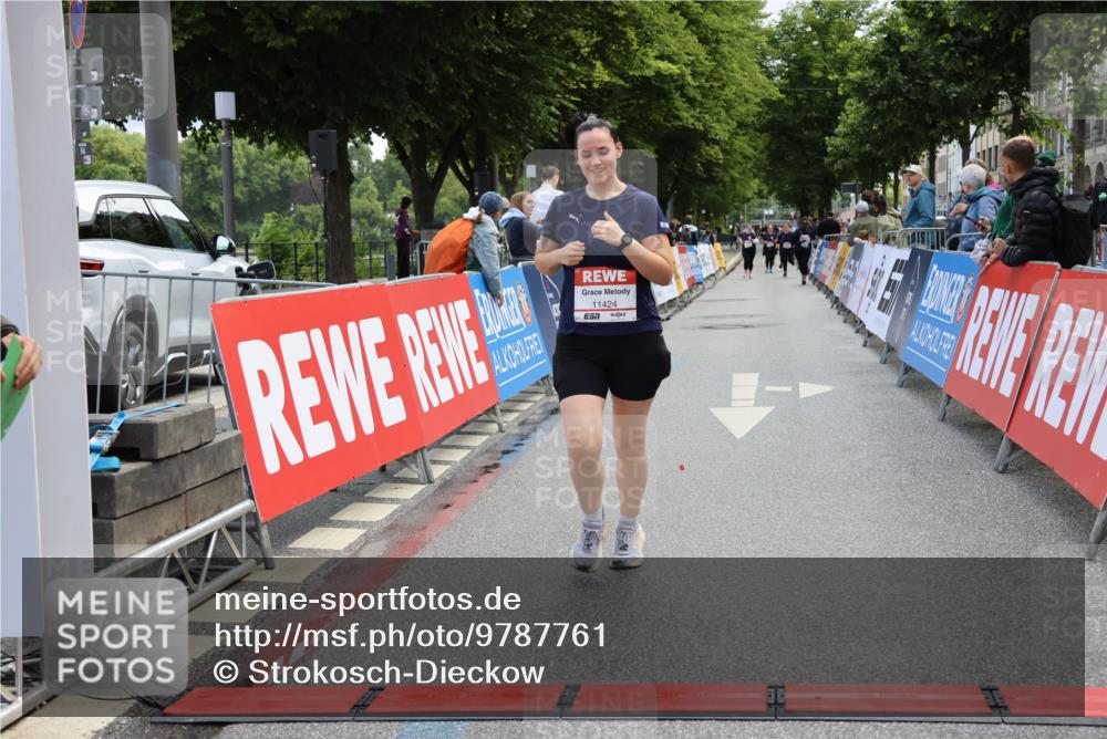 14.06.2026 - REWE Women's Run Strokosch-Dieckow http://msf.ph/oto/9787761 14.06.2026 10:20:30 Ziel 10446, 11028, 11215, 11216, 11424 meine-sportfotos.de