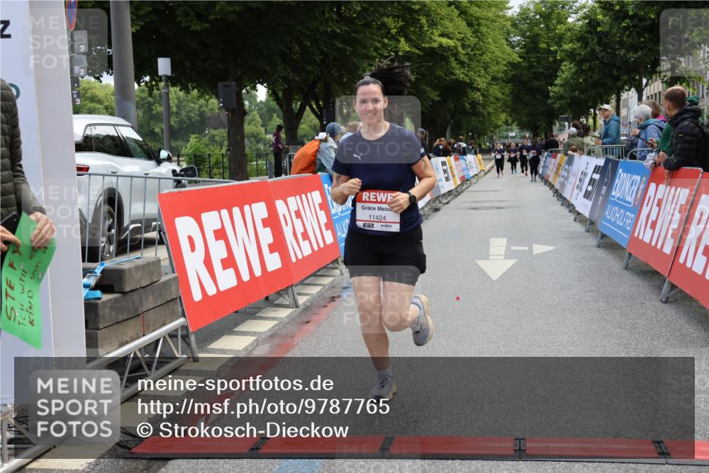 14.06.2026 - REWE Women's Run Strokosch-Dieckow http://msf.ph/oto/9787765 14.06.2026 10:20:31 Ziel 10446, 11028, 11215, 11216, 11424 meine-sportfotos.de